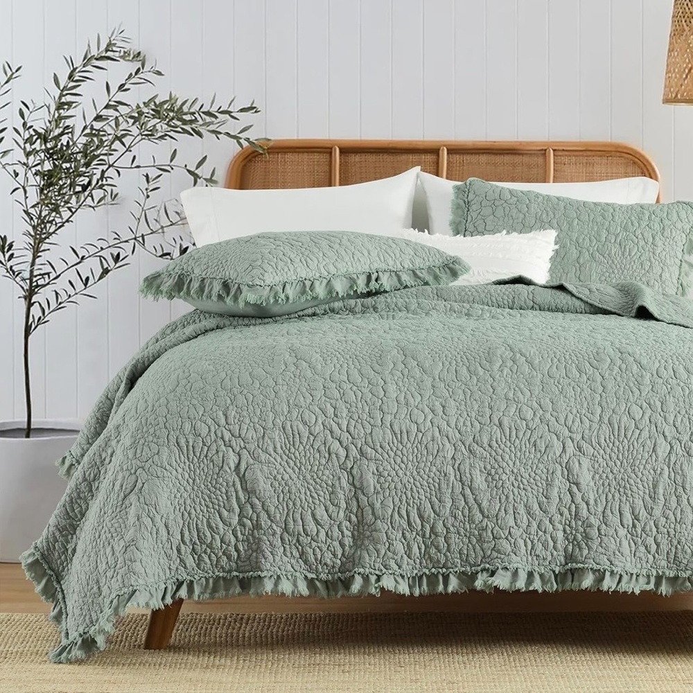 NEW Anthro Sage Green Boho Ruffle Crinkle Queen / King Bedding Quilt & Sham Case